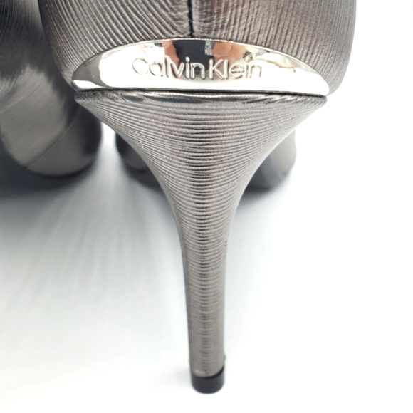 Calvin Klein Gayle pumps, Metallic Gray, NWOB - Picture 8 of 12